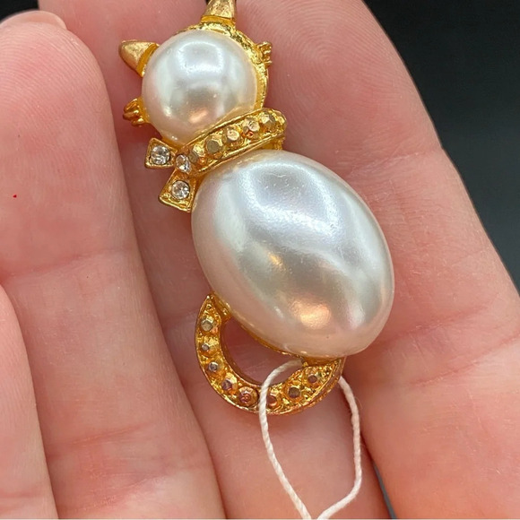 Faux Pearl and Gold Tone Vintage Cat Brooch Jelly Belly Style - Picture 6 of 8